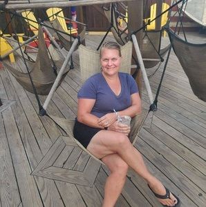 Meet your Posher, Dena